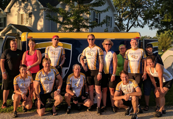 Graceland's 2017 RAGBRAI cycling team members